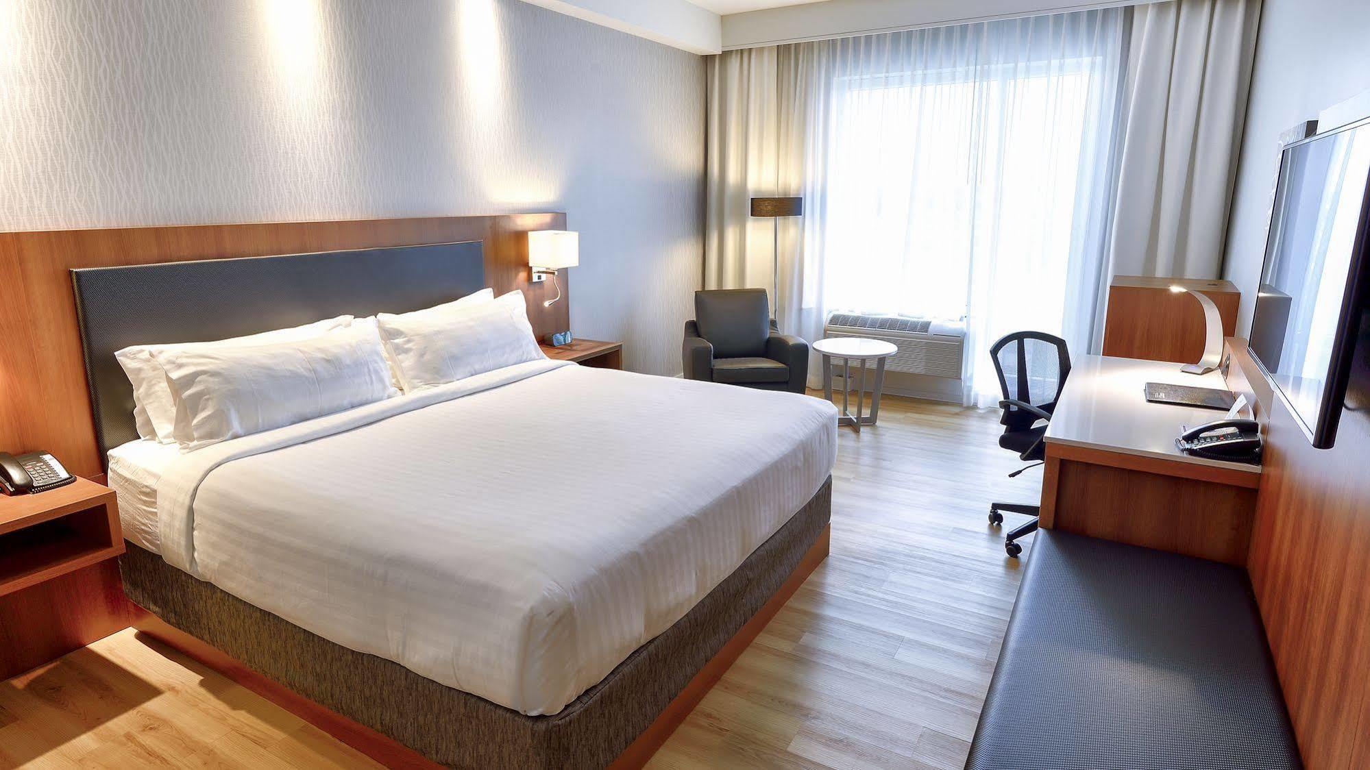 Holiday Inn Express & Suites Vaudreuil-Dorion By Ihg Exterior foto